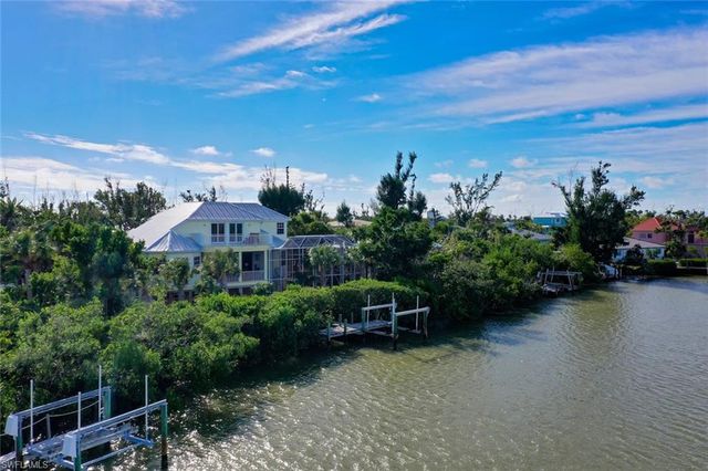 5810 Pine Tree DR, Sanibel, FL 33957