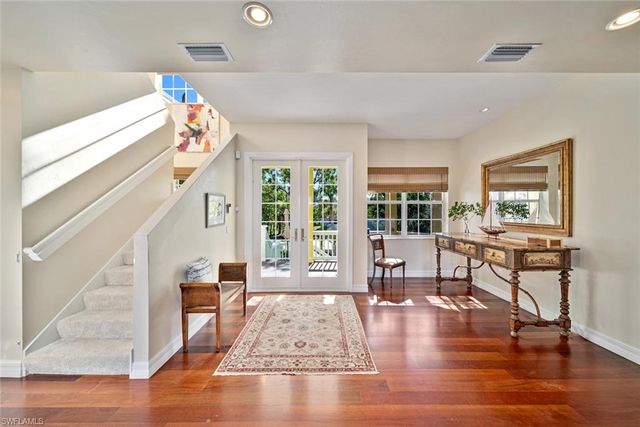 5810 Pine Tree DR, Sanibel, FL 33957