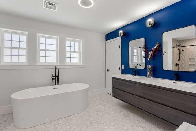 148 Lexington St, Newton, MA 02466