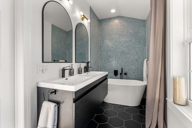 148 Lexington St, Newton, MA 02466