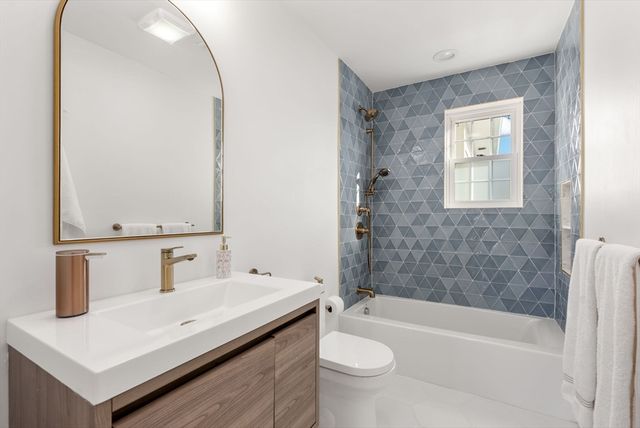 148 Lexington St, Newton, MA 02466