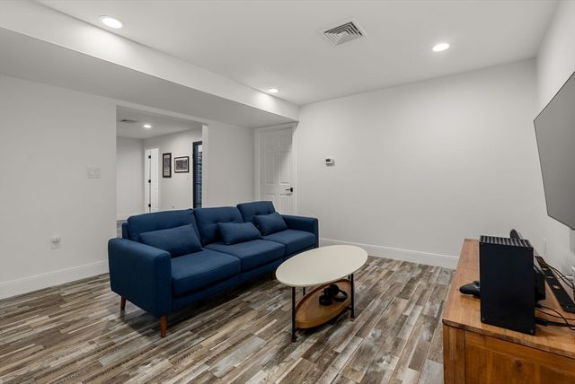 148 Lexington St, Newton, MA 02466