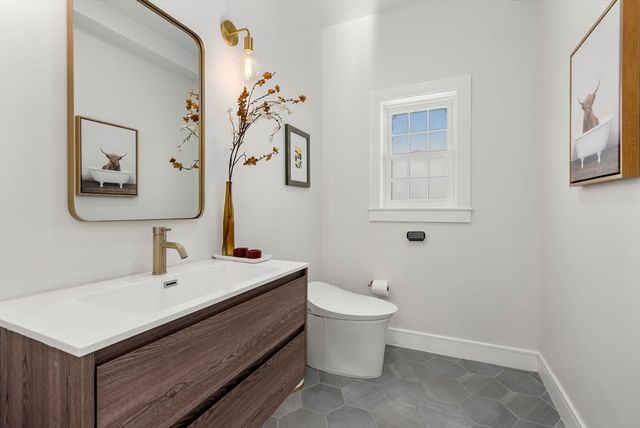 148 Lexington St, Newton, MA 02466