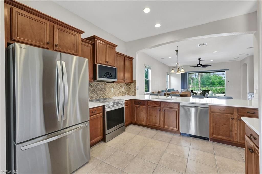 13055 Simsbury TER, FORT MYERS, FL 33913 — photo 2