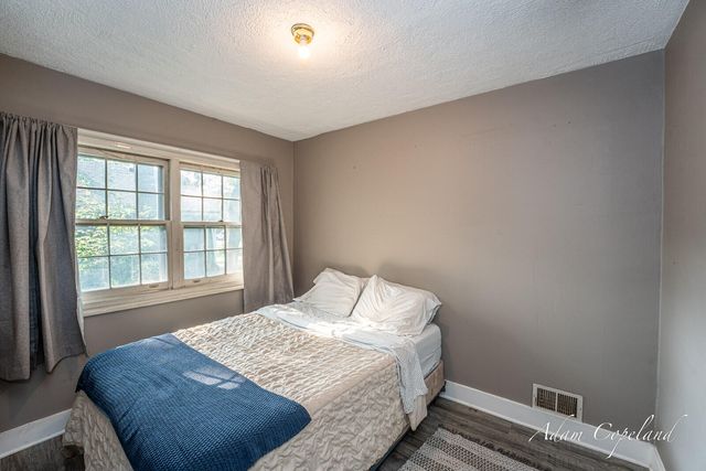 326 43rd Street SE, Kentwood, MI 49548