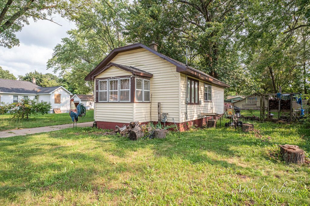 326 43rd Street SE, Kentwood, MI 49548