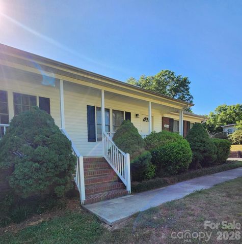 1020 Rosewood Drive, Dallas, NC 28034