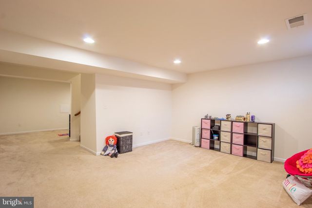 614 N GENERAL KNYPHAUSEN CT, Newark, DE 19702