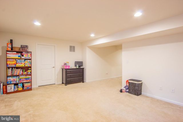 614 N GENERAL KNYPHAUSEN CT, Newark, DE 19702