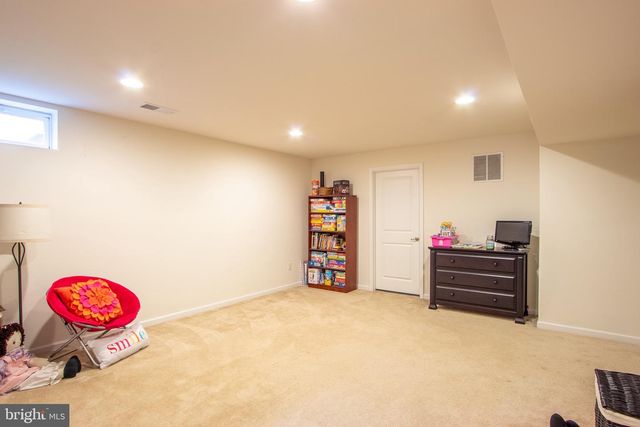 614 N GENERAL KNYPHAUSEN CT, Newark, DE 19702