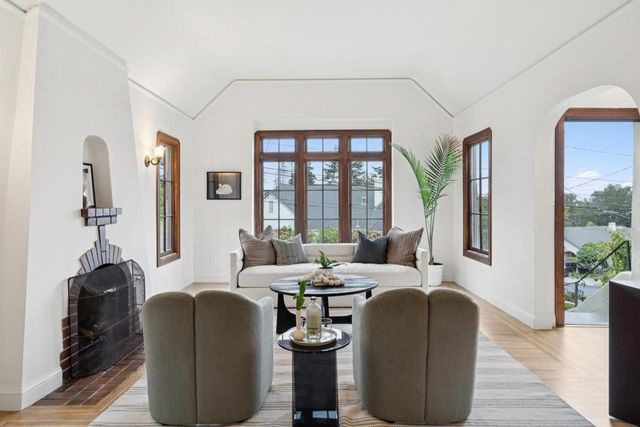 4107 4107 Lyman Rd, Oakland, CA 94602