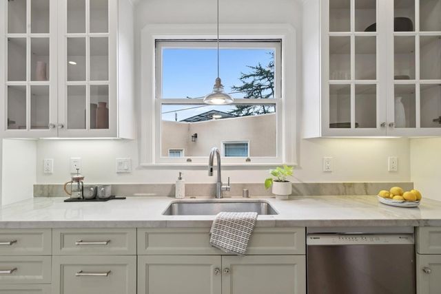 4107 4107 Lyman Rd, Oakland, CA 94602