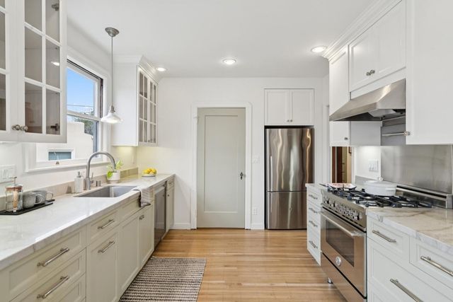 4107 4107 Lyman Rd, Oakland, CA 94602