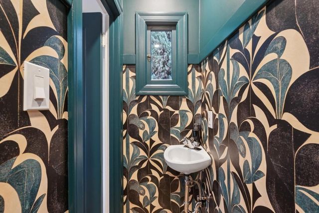 4107 4107 Lyman Rd, Oakland, CA 94602