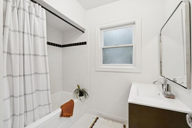 4107 4107 Lyman Rd, Oakland, CA 94602