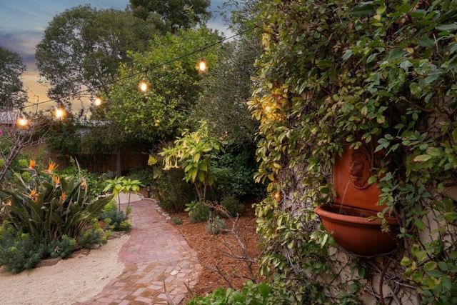 4107 4107 Lyman Rd, Oakland, CA 94602