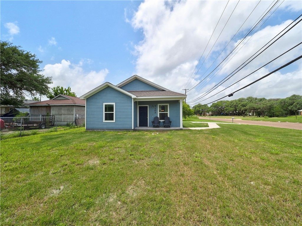 1102 S Mccampbell St, Aransas Pass, TX 78336 — photo 2
