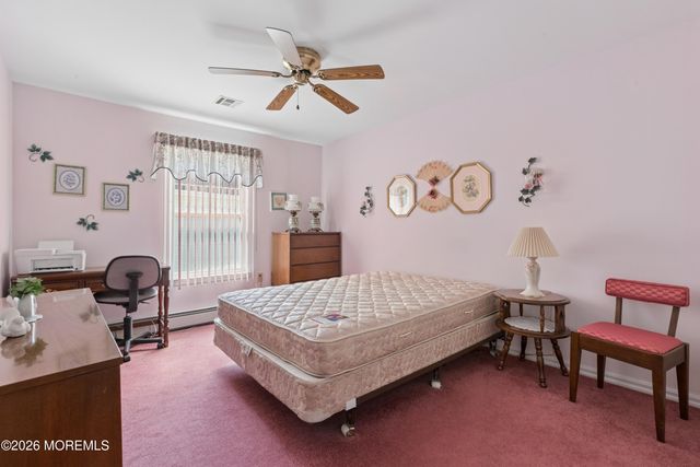 10 Stroud Court, Toms River, NJ 08757