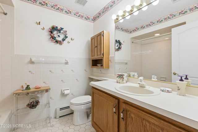 10 Stroud Court, Toms River, NJ 08757