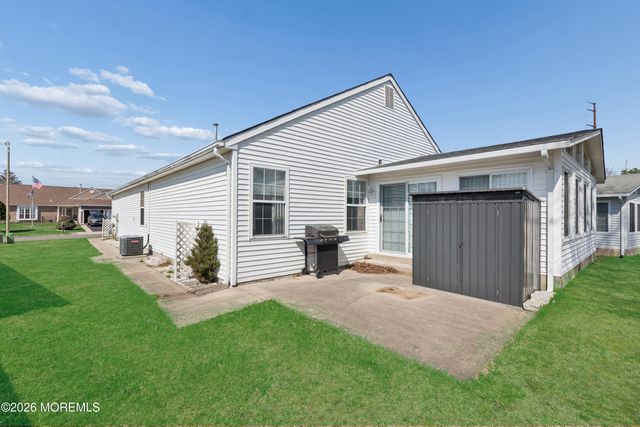 10 Stroud Court, Toms River, NJ 08757