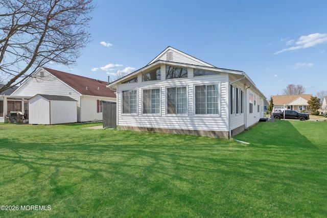 10 Stroud Court, Toms River, NJ 08757