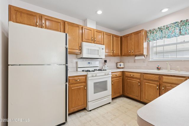 10 Stroud Court, Toms River, NJ 08757