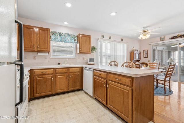 10 Stroud Court, Toms River, NJ 08757