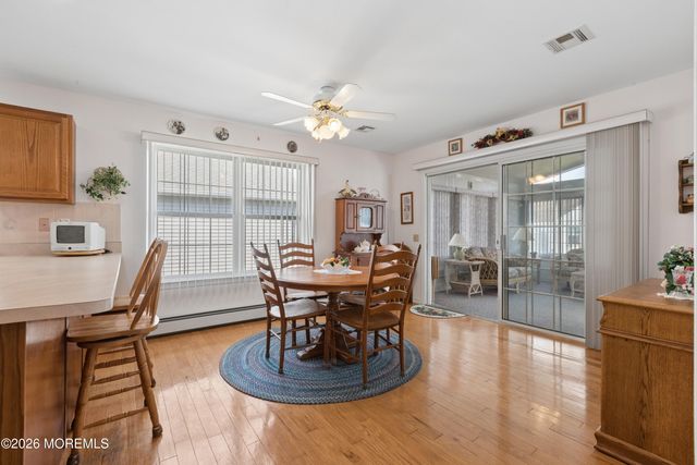 10 Stroud Court, Toms River, NJ 08757