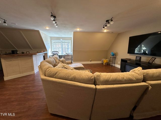 186 Butchertown Road, Fall Branch, TN 37656