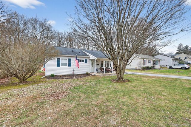 8 Van Wyck Drive, Poughkeepsie, NY 12601