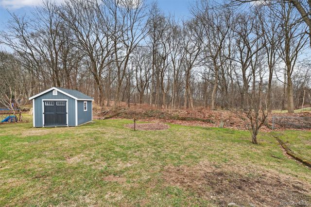 8 Van Wyck Drive, Poughkeepsie, NY 12601