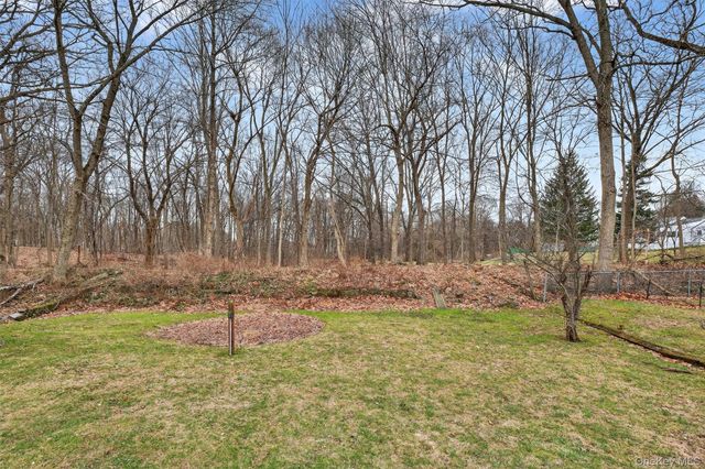 8 Van Wyck Drive, Poughkeepsie, NY 12601