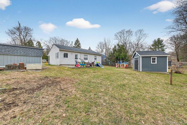 8 Van Wyck Drive, Poughkeepsie, NY 12601