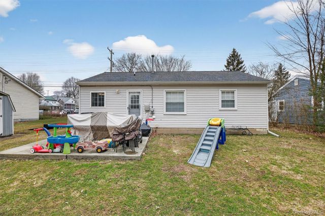 8 Van Wyck Drive, Poughkeepsie, NY 12601