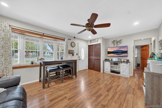 8 Van Wyck Drive, Poughkeepsie, NY 12601