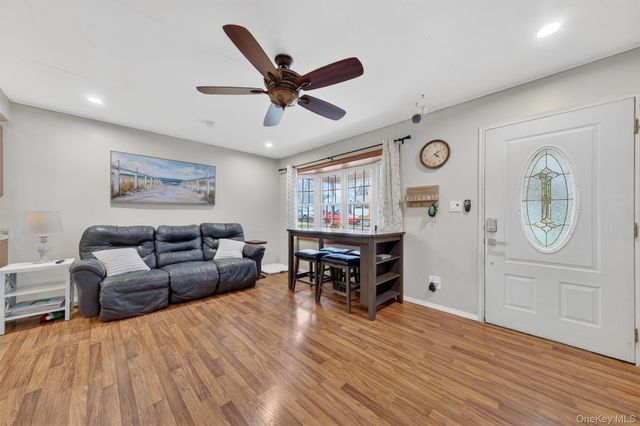 8 Van Wyck Drive, Poughkeepsie, NY 12601