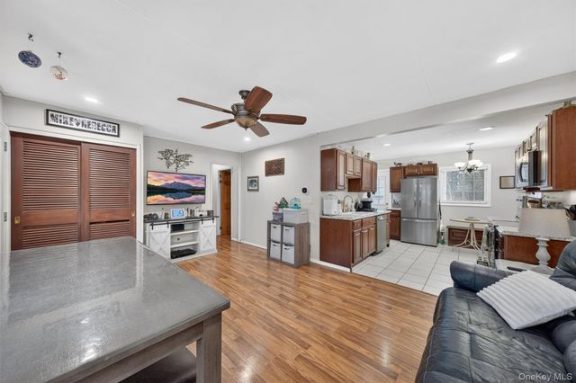 8 Van Wyck Drive, Poughkeepsie, NY 12601