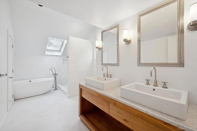 33 Oak Hill Lane, East Hampton, NY 11937
