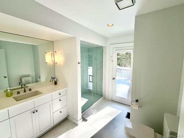 33 Oak Hill Lane, East Hampton, NY 11937