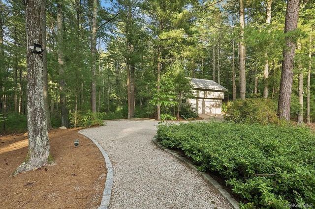 33 Oak Hill Lane, East Hampton, NY 11937
