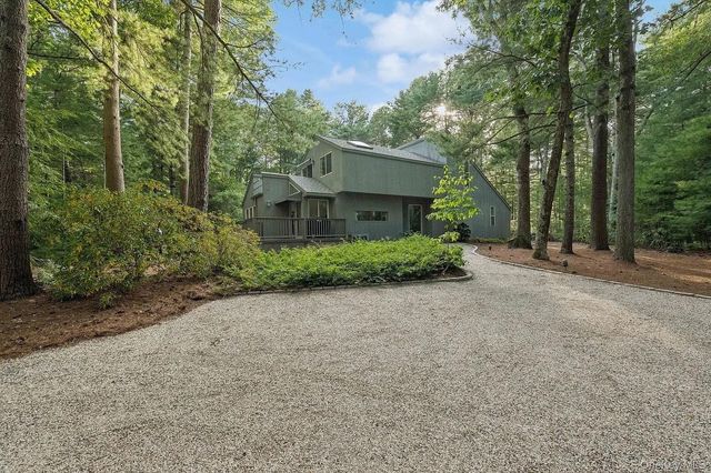 33 Oak Hill Lane, East Hampton, NY 11937