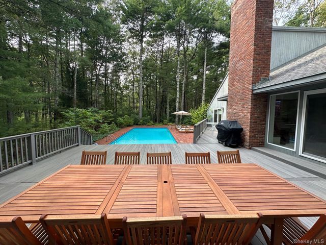 33 Oak Hill Lane, East Hampton, NY 11937