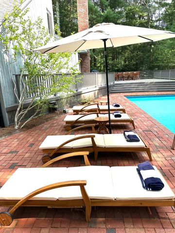 33 Oak Hill Lane, East Hampton, NY 11937