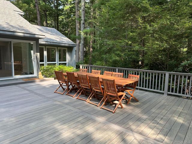 33 Oak Hill Lane, East Hampton, NY 11937