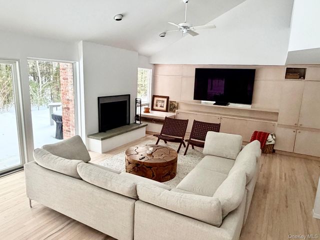 33 Oak Hill Lane, East Hampton, NY 11937