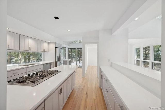 33 Oak Hill Lane, East Hampton, NY 11937