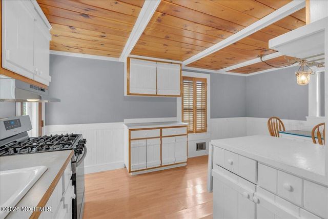 6 Haggers Lane, Fair Haven, NJ 07704