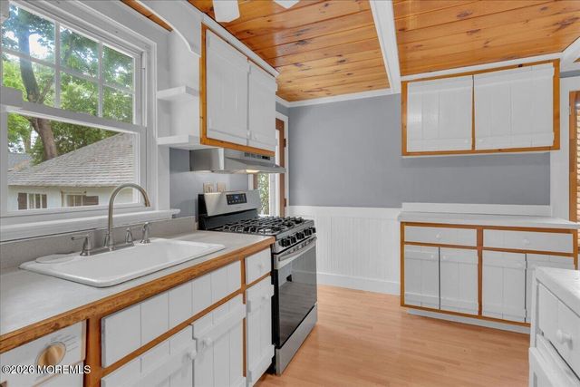6 Haggers Lane, Fair Haven, NJ 07704