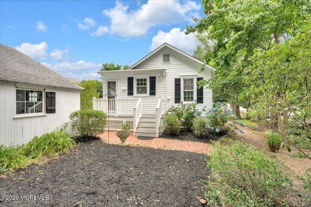 6 Haggers Lane, Fair Haven, NJ 07704