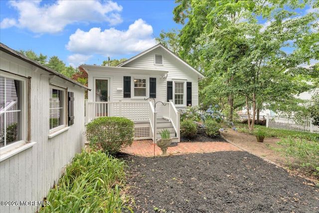 6 Haggers Lane, Fair Haven, NJ 07704